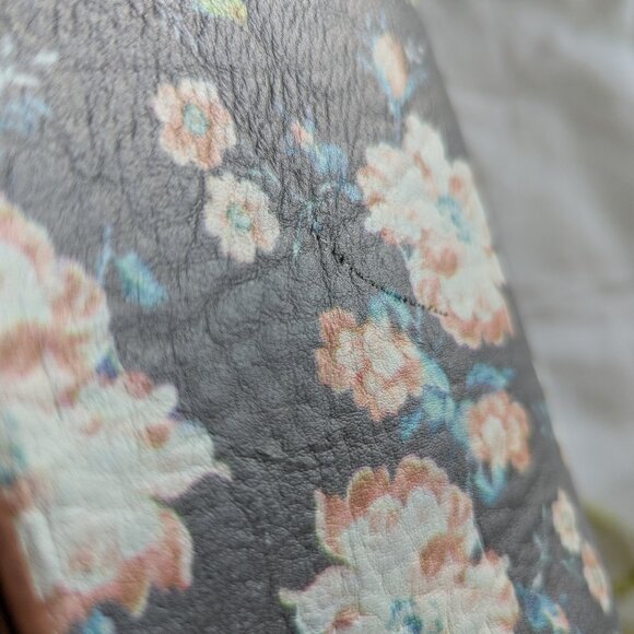 Under One Sky. Multi-color flower print. Soft material. - Picture 4 of 9